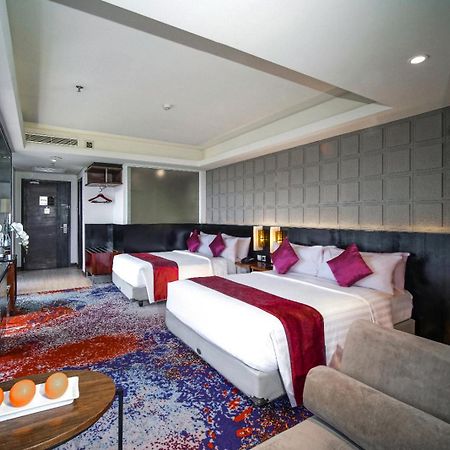 Hotel ASTON Pasteur à Bandung Extérieur photo