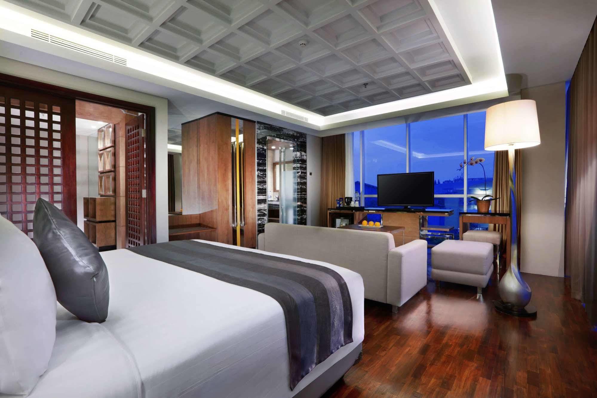 Hotel ASTON Pasteur à Bandung Extérieur photo